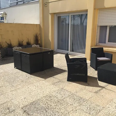 La Legende Roc'h Ar Conq - Centre-ville , 300 M Des Plages Brignogan-Plages